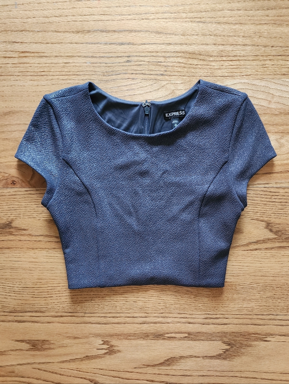 NWOT Express Women's Grey Short Sleeve Crewneck Crop Top X-Small XS
